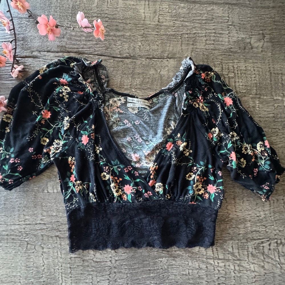Urban Outfitters Floral Lace Crop Top Black Ruffle Coquette Romantic M